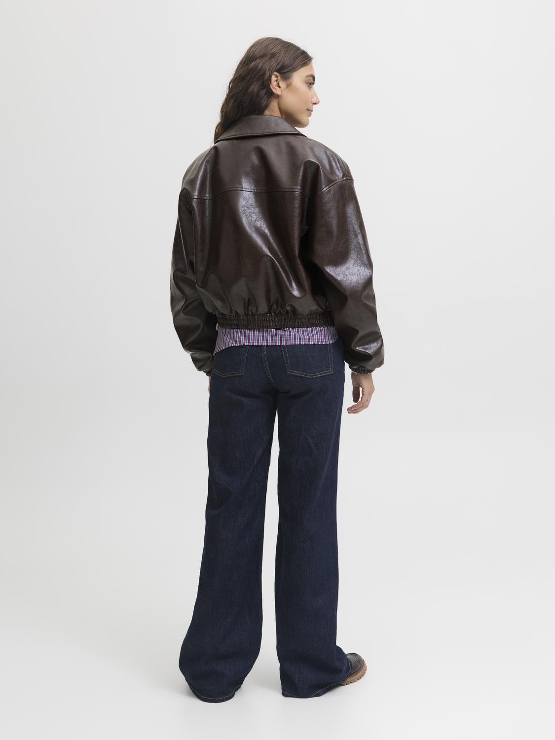 model_shot-back